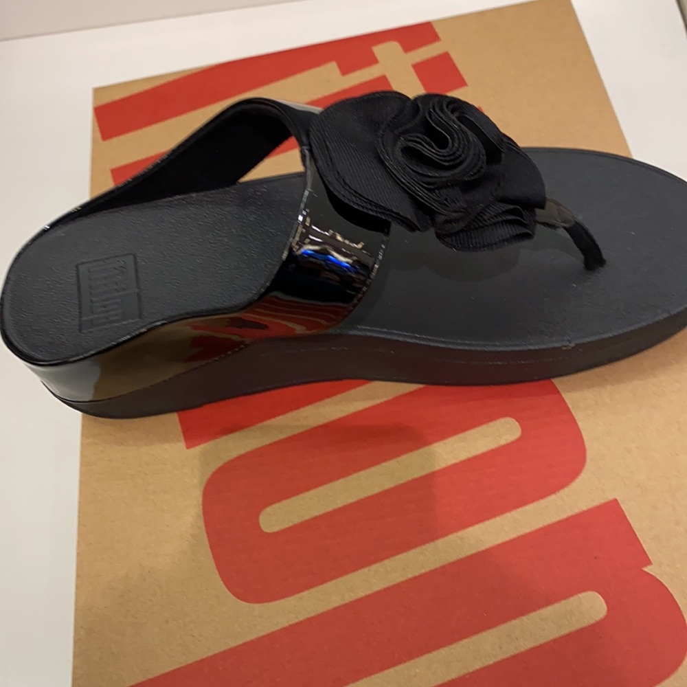 Slippers - Picture 2 of 4